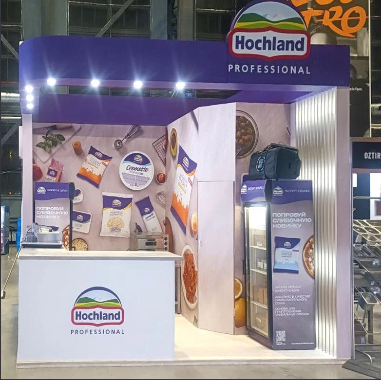 Стенд Hochland — крупный план брендирования