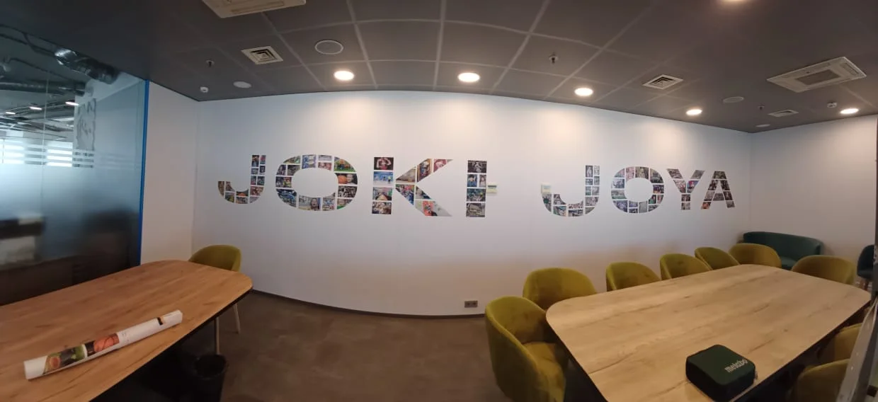 Карты СПб и Москвы из оргстекла — офис Joki Joya