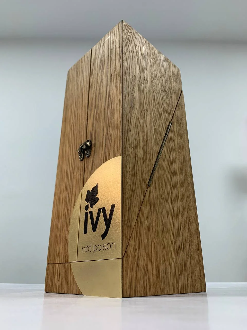 Подарочная упаковка из дуба — футляр для виски с брендированием