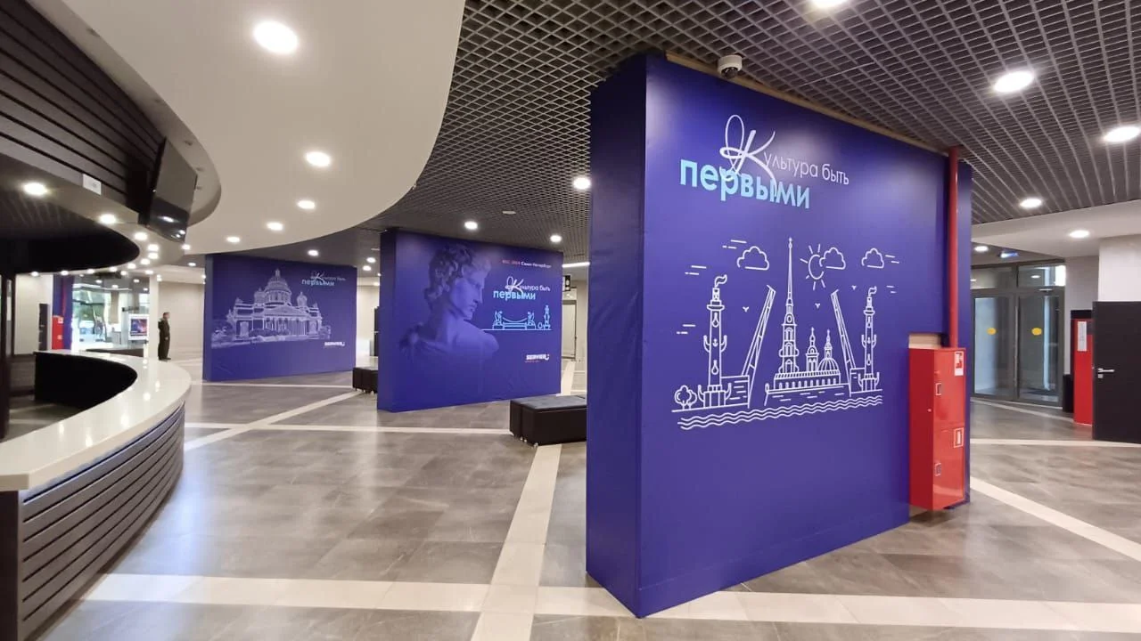 Обшивка колонн — брендинг «Культура быть первыми»